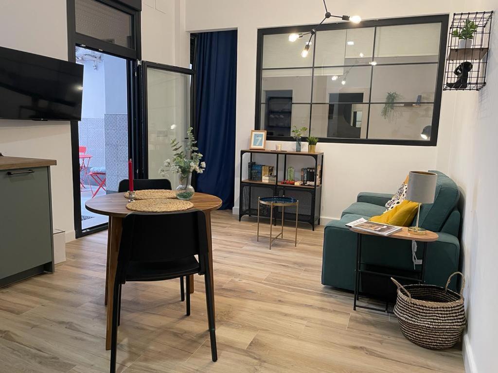 Apartamentos Sol Y Luna La Línea de la Concepción Екстериор снимка