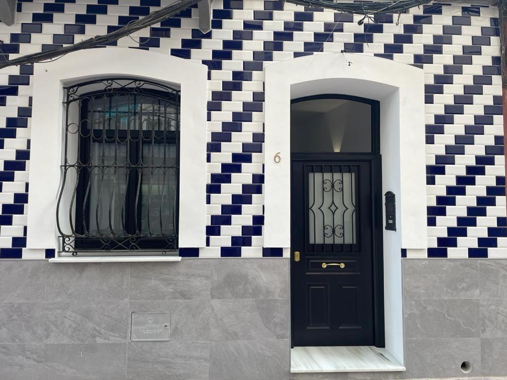 Apartamentos Sol Y Luna La Línea de la Concepción Екстериор снимка